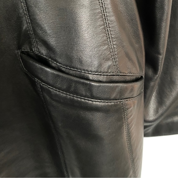 Danier Leather Women’s zip Coat size XL - Picture 8 of 8